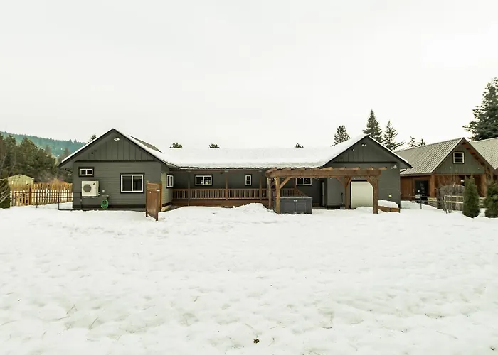 Mountain Retreat With Hot Tub, Game Room And Yard Home