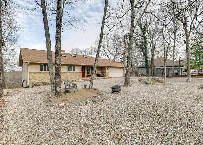 Spacious Holiday Island Escape W/ Deck & Gas Grill