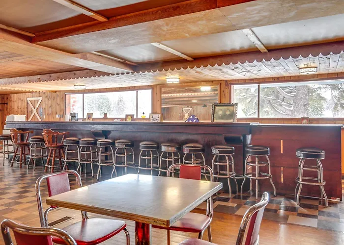 1 Mi To Lake Superior: Cottage W/ Sauna & Rec Room