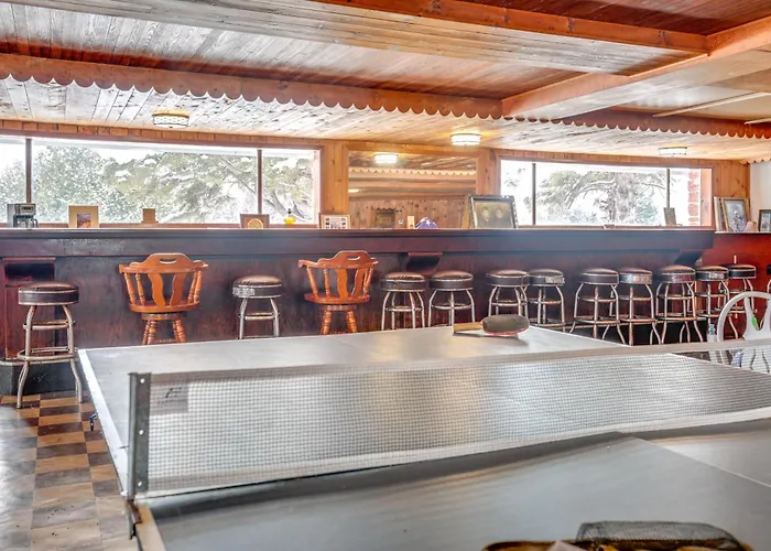 1 Mi To Lake Superior: Cottage W/ Sauna & Rec Room