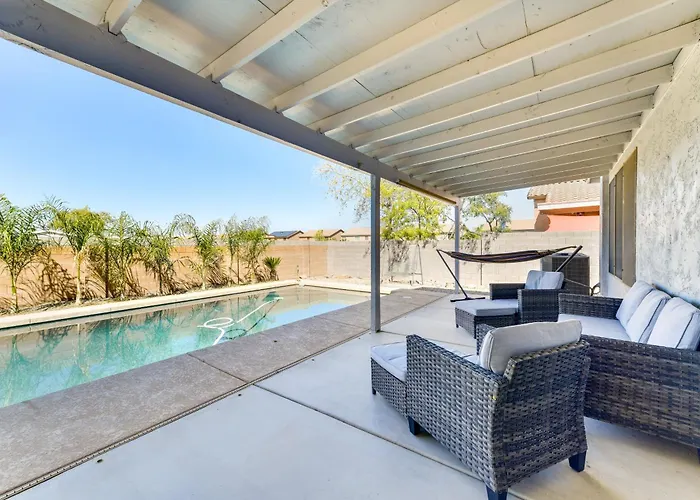 Group Getaway W/ Pool & Patio In San Tan Valley!