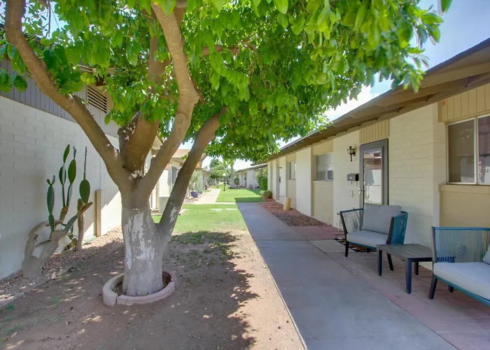 Walk To Papago Park: Condo W/ Community Perks!