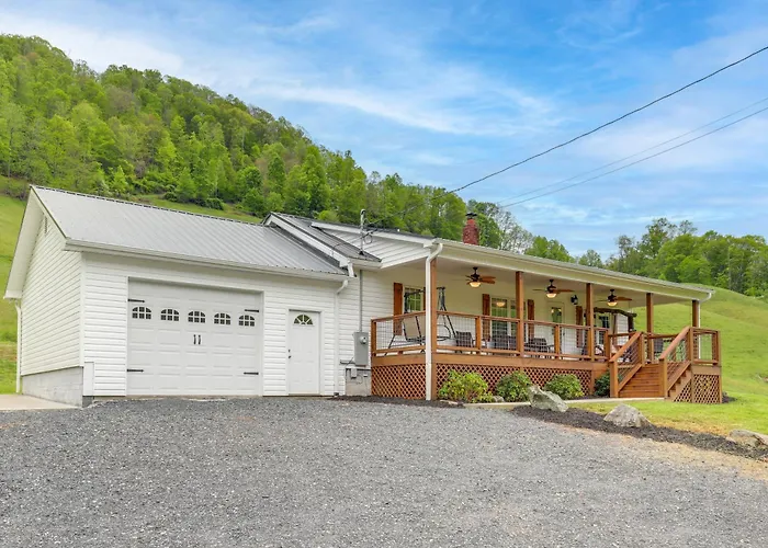 Hike & Relax: Blue Ridge Mountain Retreat!