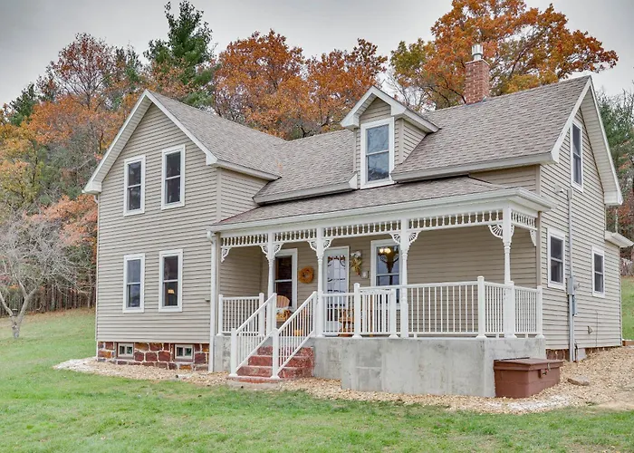 Lovely Rural Hixton Farmhouse W/ Porch & Fire Pit!