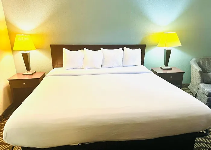 Baymont Inn & Suites By Wyndham Lincoln Ne
