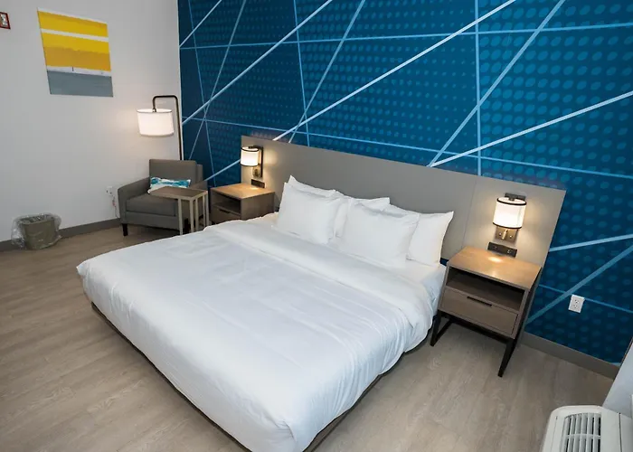 Comfort Inn & Suites River City Decatur