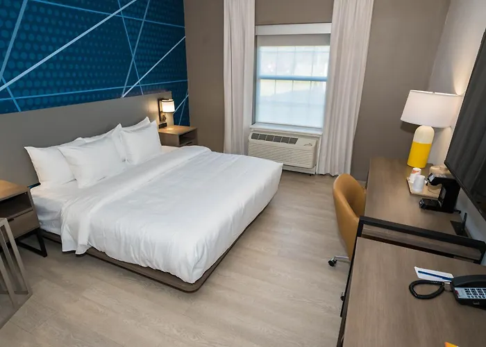 Comfort Inn & Suites River City Decatur