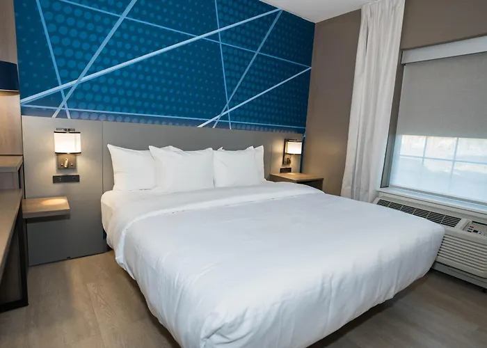 Comfort Inn & Suites River City Decatur