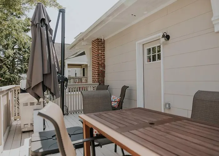 Coastal Elegance Close To Beach & Downtown