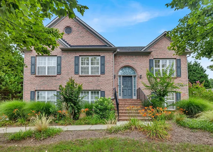 Relaxing 3Br Duplex Home W/ Pool & Patio