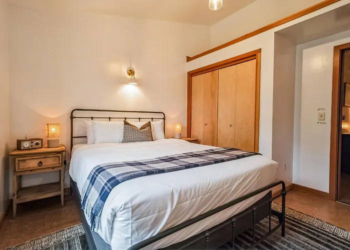 Limantour Lodge