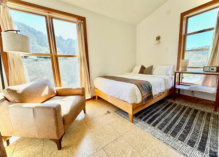 Limantour Lodge