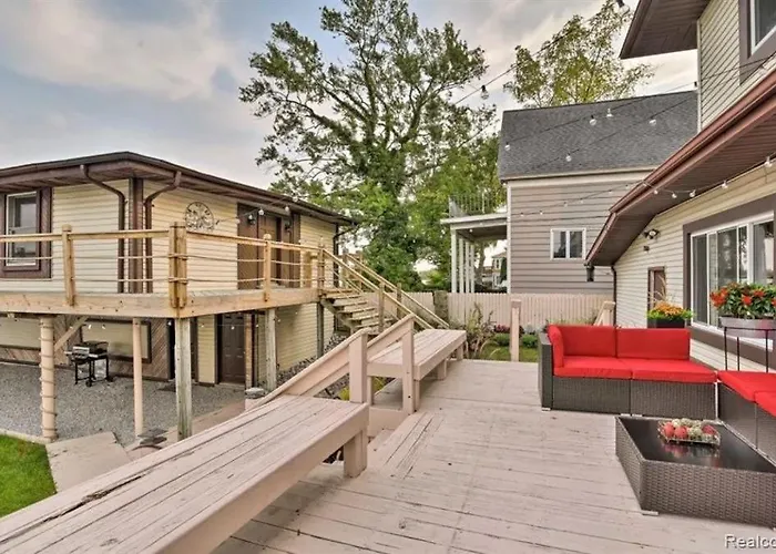 Lakefront Paradise With Fishing - Swimming - 4 Car Max Parking