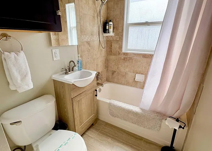 Historic 2 Bedroom Home In Old Town-Main Floor