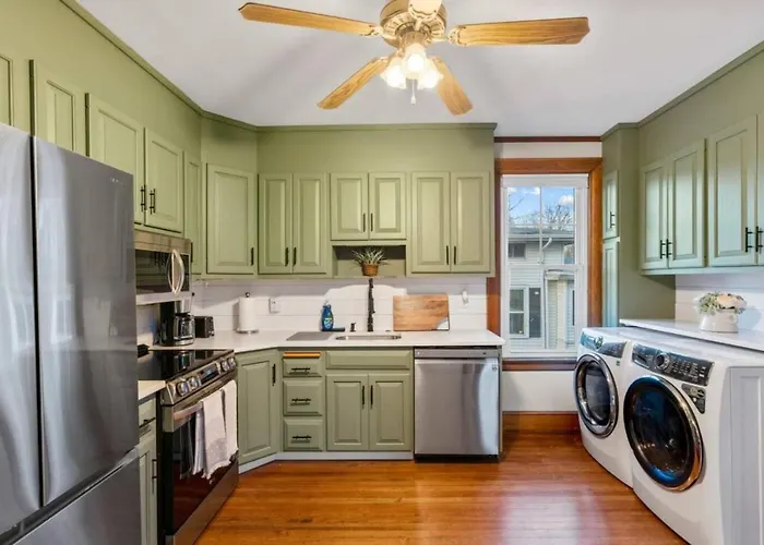 25 Massive 5 Bedroom In Downtown Southington
