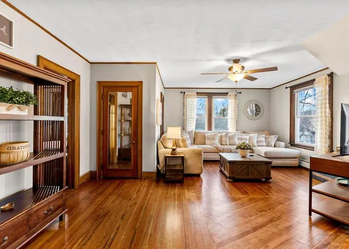 25 Massive 5 Bedroom In Downtown Southington