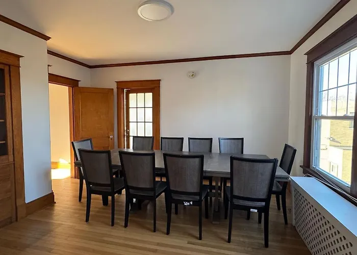 Warm And Cozy 4Bd 2Bath