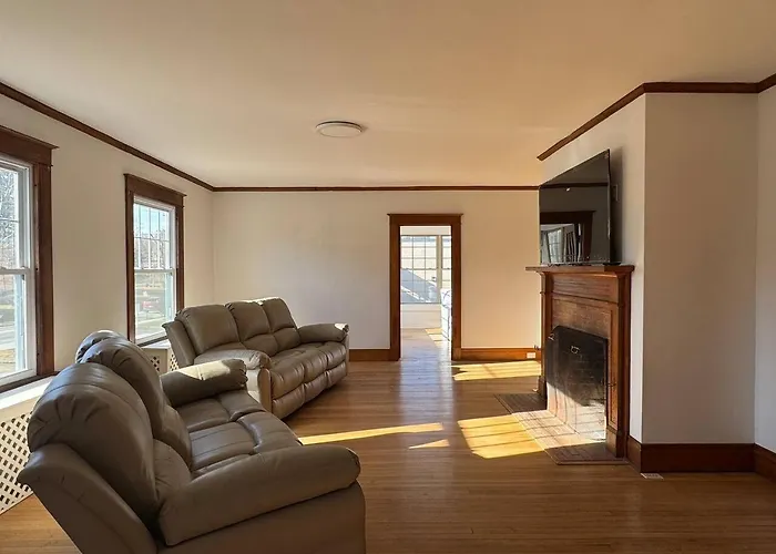 Warm And Cozy 4Bd 2Bath