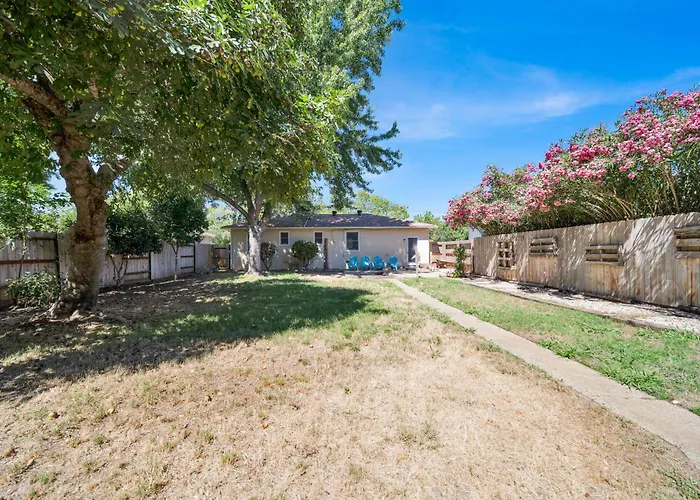 Comfortable Home Near River Access Trail