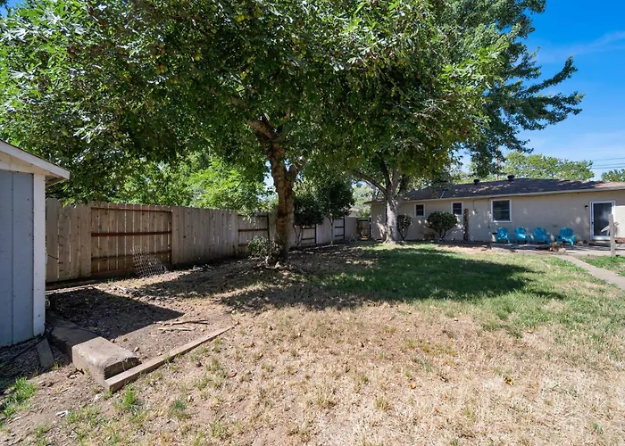 Comfortable Home Near River Access Trail
