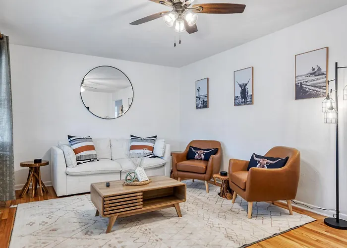 Western Wentzville Bungalow By Staylage