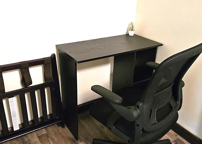 1Bd, King, Brkfst, Large Tvs, Wd, Sleeps 4, Bbq