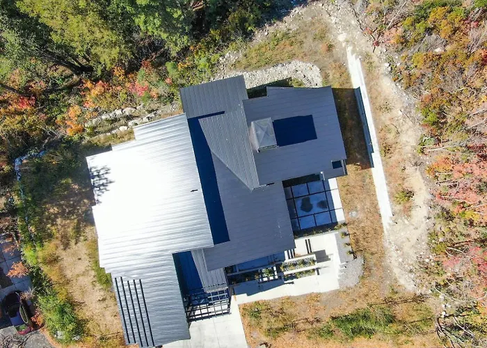 Modern 4Br Mountain Retreat Bbq Outdoor Dining