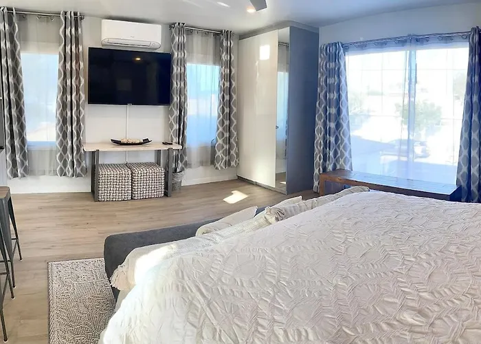 Stunning Ocean Beach Gem - Has Everything!