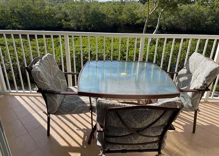 Beautiful New Luxury Townhome With Private Beach And Swimming Pools