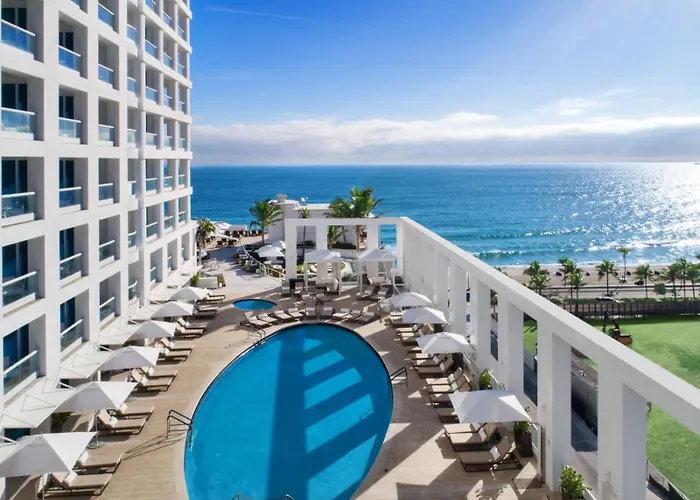 Stylish Oceanview Apartment Prime Location