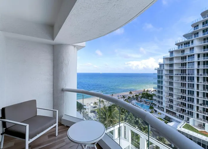 Stylish Oceanview Apartment Prime Location