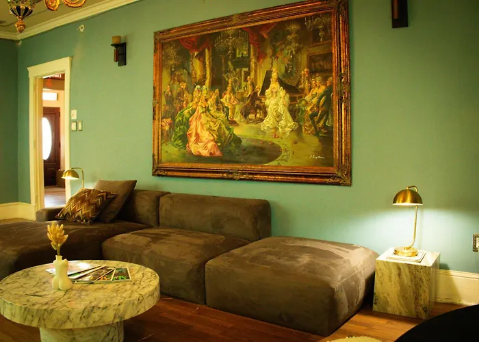 Chateau Connellsville Botanical Haven Suite