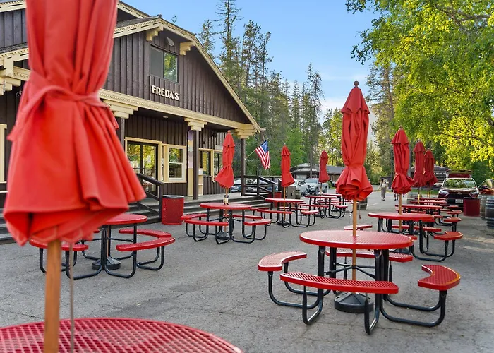 Lux Fly-Fishing Haven Near Glacier Park - Hot Tub