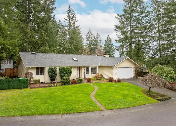 Large Family-Friendly Home On Nw Side - Dogs Ok