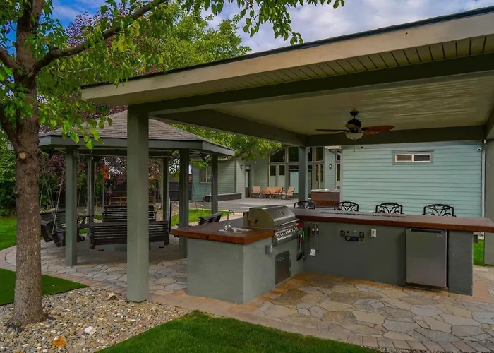 Entire Wunder Mine Estate Sleeps 20 Hot Tub Outdoor Kitchen Firepit