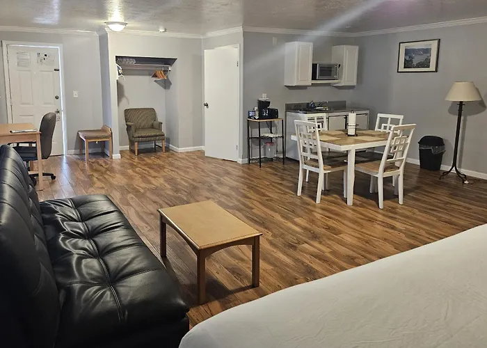 Captain'S Inn And Suites