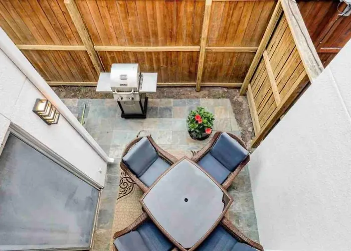 Spacious And Beautiful Home In The Heart Of Houston