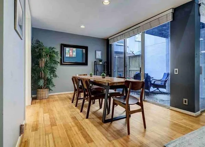 Spacious And Beautiful Home In The Heart Of Houston