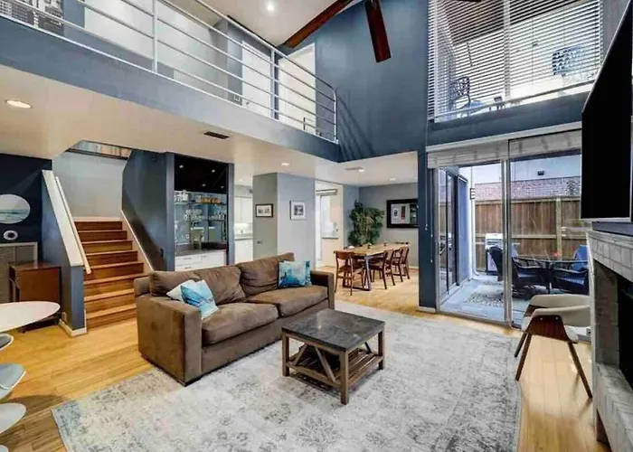 Spacious And Beautiful Home In The Heart Of Houston