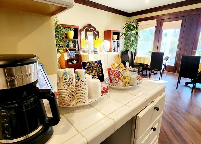 Santa Paula Inn