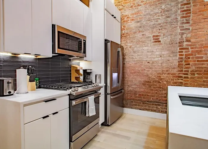 Vibrant 2-Br Luxe Flat Adjacent Eastern Market Walk To Metro Barracks Row Capitol Hill