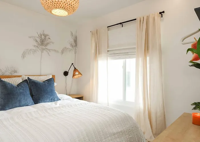 Chic Surf Lodge With Hot Tub & Ocean Views