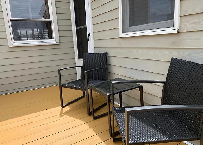 Bay Side Cape In Desirable Surf City Lbi - 4 Bedroom 2 Bath With Private Yard
