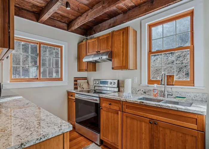 Historic Charm Located On The River - Rustic Chic