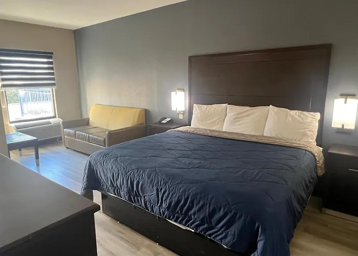 Deluxe Inn & Suites
