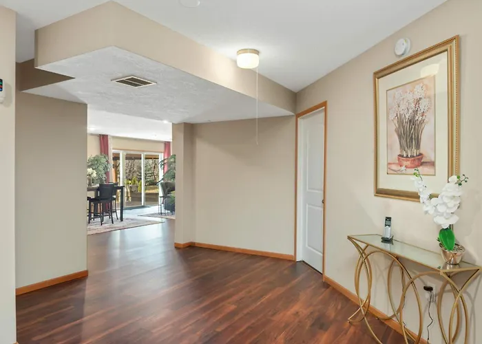 Charming 3-Bedroom 1 Bath Basement Nook With Backyard View And Gazebo