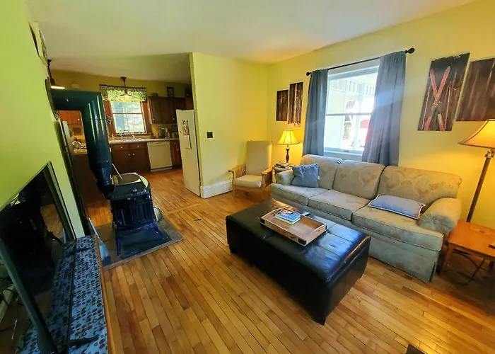 Entire Rustic Farmhouse Minutes From Jay Peak