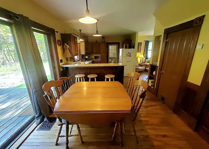 Entire Rustic Farmhouse Minutes From Jay Peak