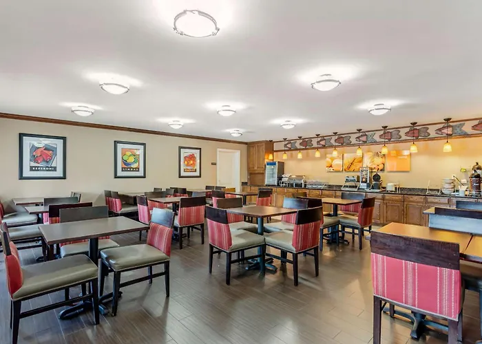 Comfort Inn & Suites Dover Near Speedway