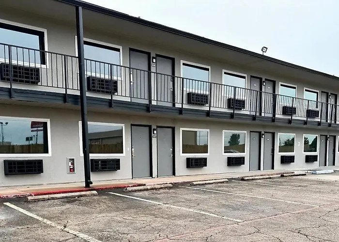 Studio City Suites, A Travelodge By Wyndham